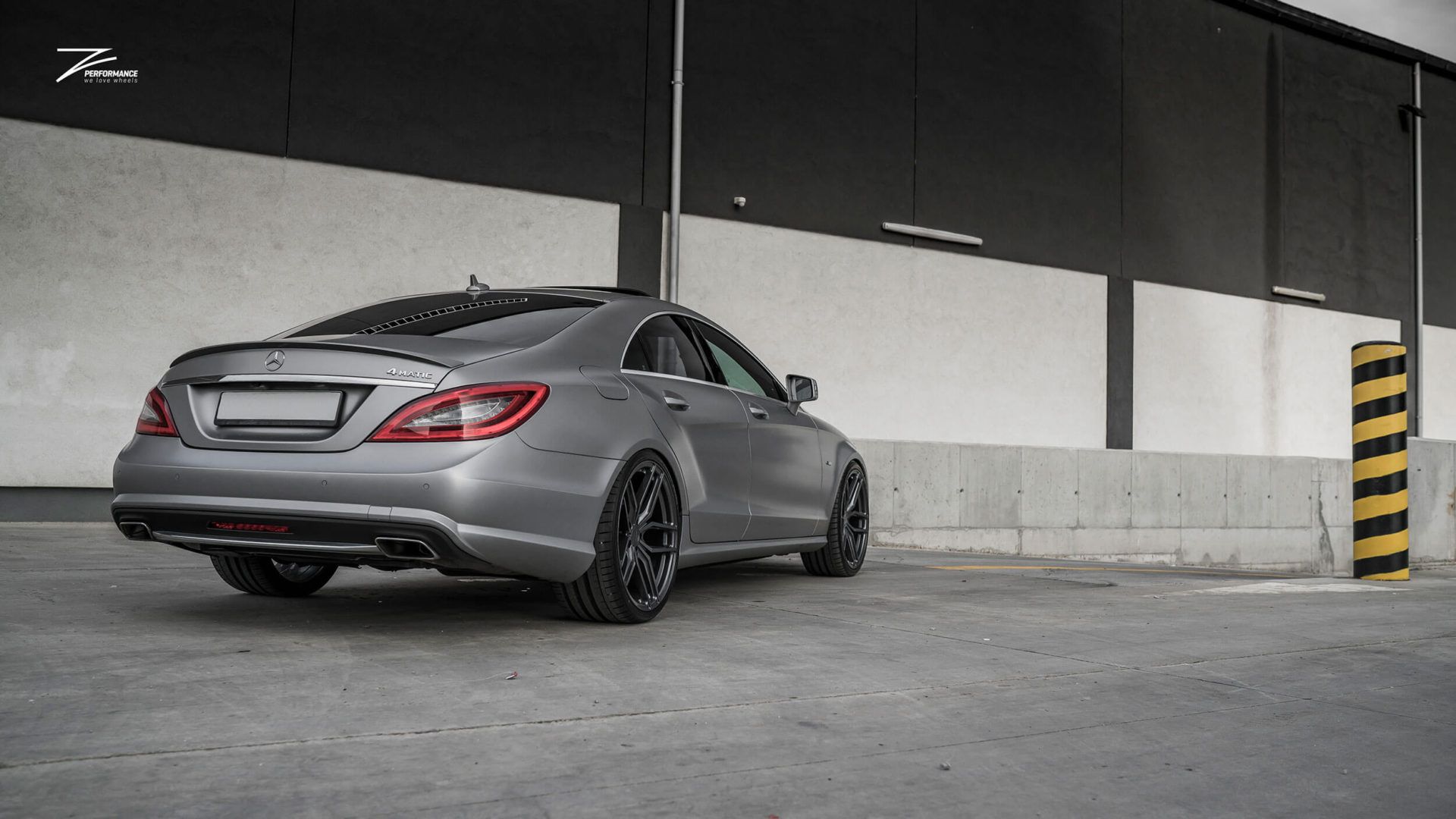 Mercedes-Benz CLS Tuning: Mit Folie und Felgen fein gemachter C218