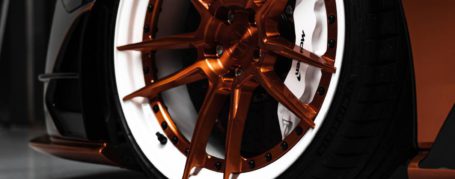 McLaren 570S Felgen - Z-Performance Wheels - ZP.FORGED 2 Deep Concave in Brushed Liquid Orange Center | Gloss White Lip in 9×20″ & 11,5×21″